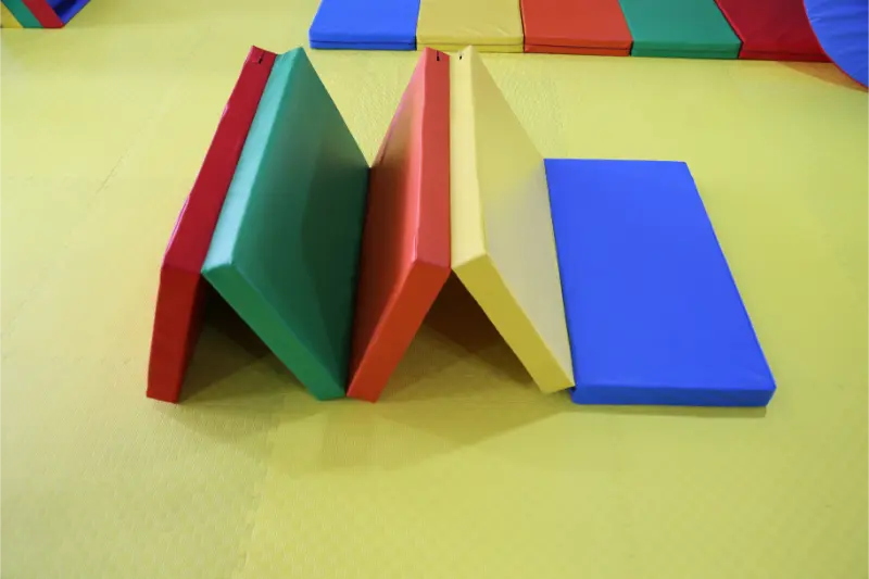 تعمل شركة XOT XIN OUTAI على تعميق البحث والتطوير في مجال المنتجات، وتوفير حلول المعدات الناعمة المخصصة للمؤسسات الرياضية العالمية للأطفال